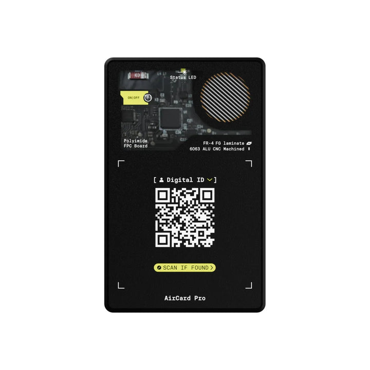 AirCard Pro Tracker für Apple, schwarze Karte mit QR-Code, Status-LED und Digital ID Display.