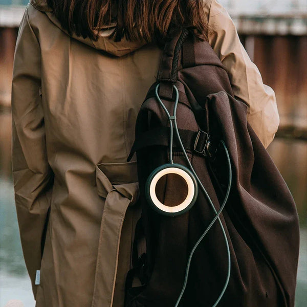 Tragbare Billy Lampe am Rucksack, Outdoor Nomad Lampe im Einsatz