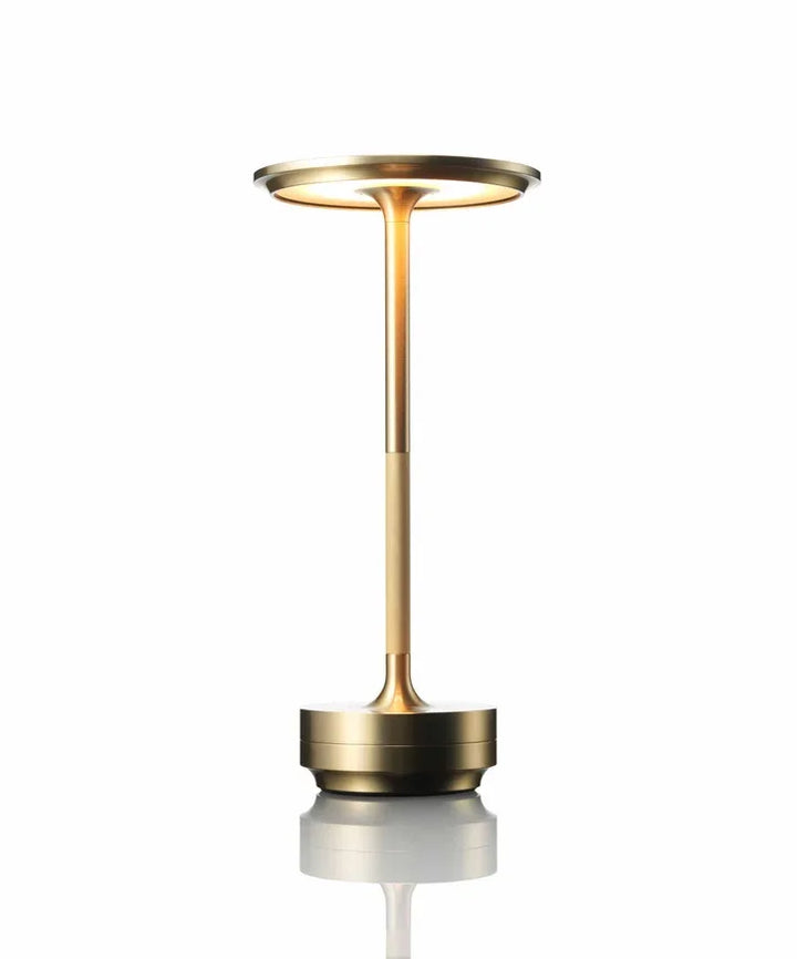Luxus Tischlampe goldfarben, modern, rundes Design auf weißem Hintergrund