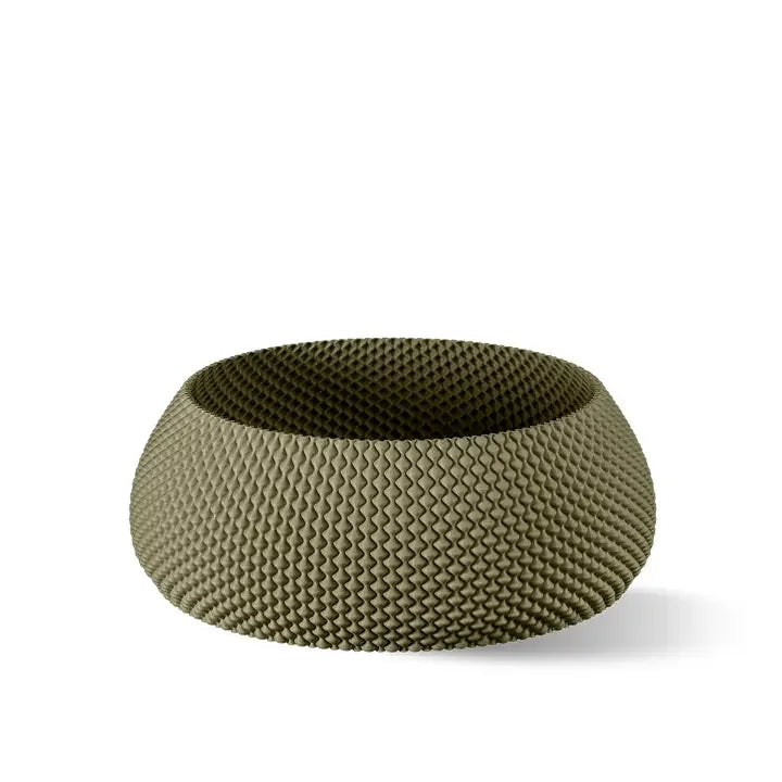 Graue Schale mit gewebtem Muster, flacher Mitte und abgerundeten Kanten, vor weißem Hintergrund.