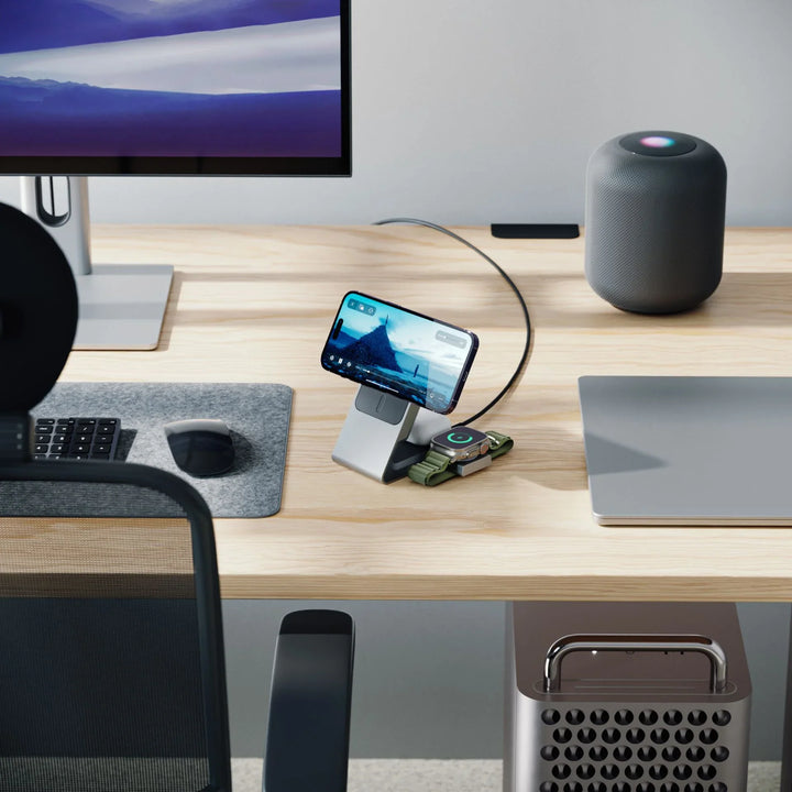 Alogic Matrix 3-in-1 Ladestation lädt iPhone, Apple Watch und AirPods auf modernem Schreibtisch