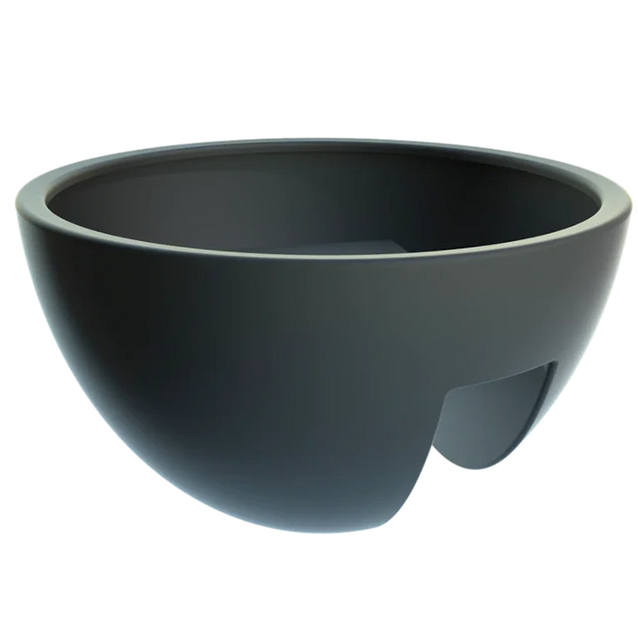 Eine eleganter, schwarzer, abgerundeter Blumentopf mit vertiefter Innenseite und ausgeschnittenem Griff, entworfen für moderne Ästhetik und Funktionalität.