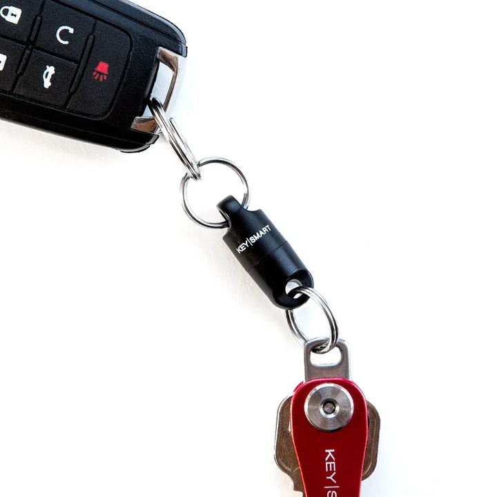 KeySmart Quick Connect Magnetschlüsselhalter verbindet Autoschlüssel mit Key Organizer