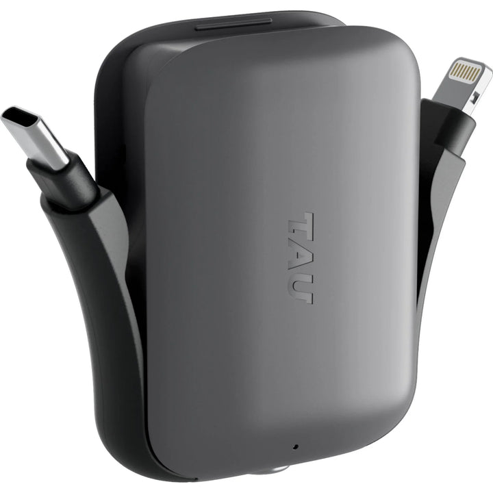 TAU Powerbank schwarz mit integriertem USB-C und Lightning Kabel, kompakte Größe